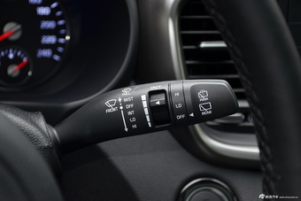 2015款索兰托L 2.4L自动汽油4WD定制版 7座 国V