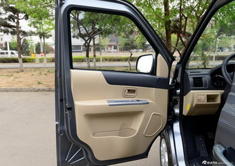 2014款启腾M70 1.2L进取型