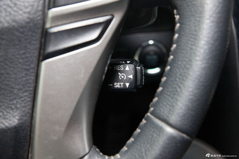 2013款锐志2.5V自动尊锐导航版