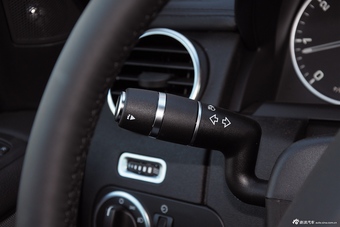 2015款第四代发现3.0 SDV6 HSE柴油版