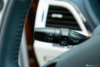 2014款比亚迪秦1.5T旗舰型