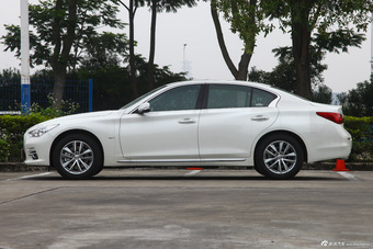 2015款英菲尼迪Q50L 2.0T自动舒适版