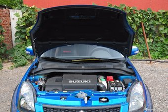 2015款雨燕1.5L手动限定版