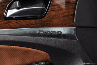 2015款比亚迪唐2.0T自动四驱尊贵型