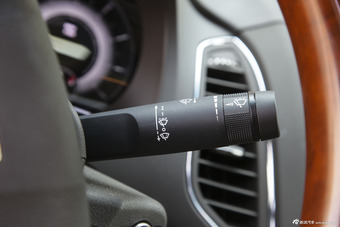 2012款荣威950 2.0L COM舒适版