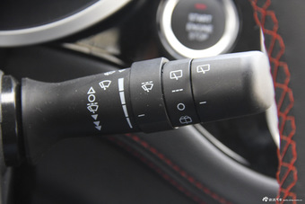 2016款中华V3 1.5T手动旗舰型