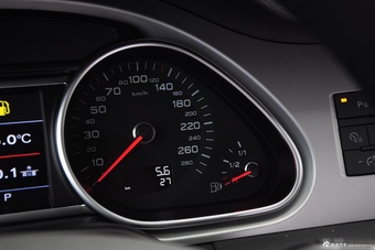 2015款奥迪Q7 35TFSI进取型