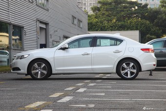 2013款讴歌ILX 2.0L自动精锐版