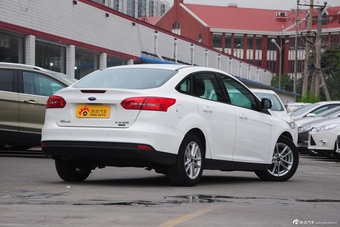 2015款福克斯三厢1.0L GTDi手动超能风尚型