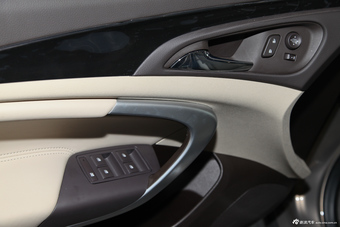 2014款君威2.0自动领先时尚型