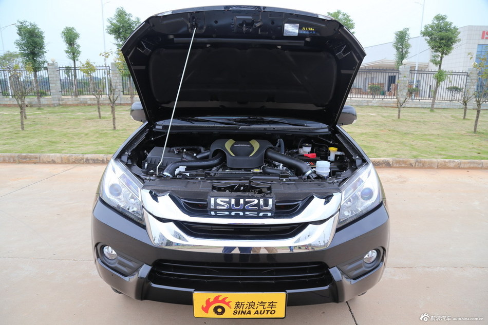 2015款五十铃mu-X 3.0T自动四驱探索型