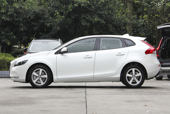 2016款沃尔沃V40 1.5T自动 T3 智逸版