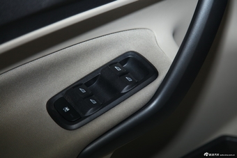 2013款嘉年华三厢1.5L自动时尚型