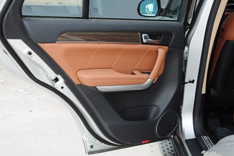 2015款哈弗H8 2.0T两驱豪华型