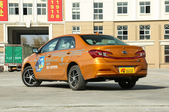 2014款比亚迪秦1.5T旗舰型