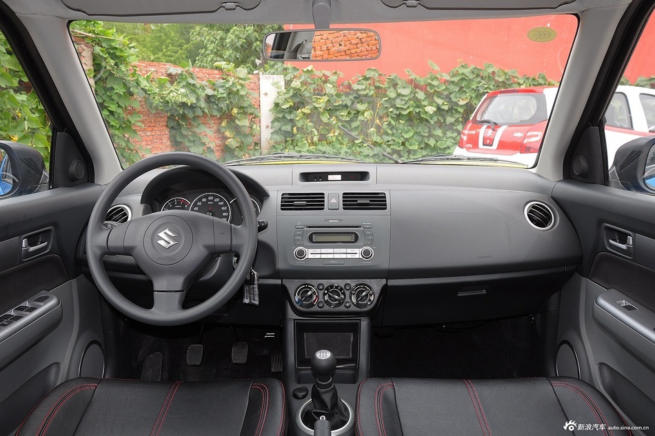 2015款雨燕1.5L手动限定版