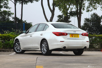 2015款英菲尼迪Q50L 2.0T自动舒适版