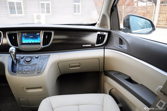 2013款别克GL8豪华商务车到店实拍