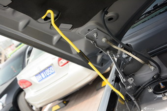 2015款指南者2.4L自动四驱舒适版