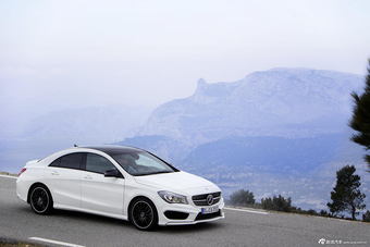 奔驰CLA250官方图