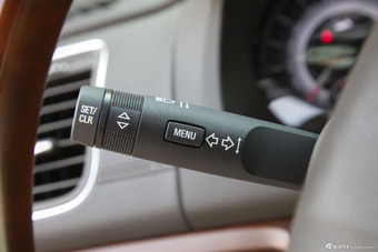 2012款荣威950 2.0L COM舒适版