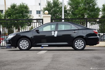 2016款凯美瑞2.0L自动十周年纪念领先版