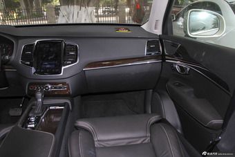 2015款沃尔沃XC90 2.0T自动 T6智雅版5座