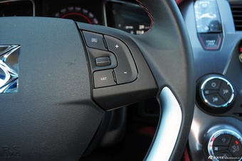 2015款DS 5 1.8T自动尊享版THP200