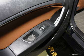 2014款奔腾B90 1.8T自动豪华型到店实拍