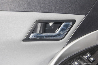 2016款众泰Z300 1.5L手动豪华型