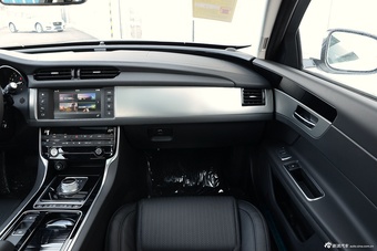 2016款捷豹XF 2.0T自动两驱风华版