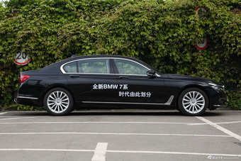 2017款宝马7系740Li 3.0T自动豪华型