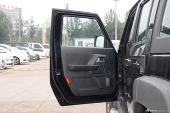 2016款北京BJ40L 2.3T自动四驱尊享版