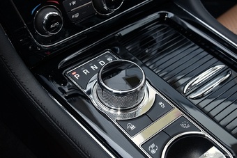 2016款捷豹XJL 3.0L自动SC四驱全景商务版
