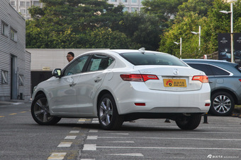 2013款讴歌ILX 2.0L自动精锐版