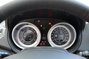 2016款奔腾B90 1.8T自动尊贵型十周年纪念版