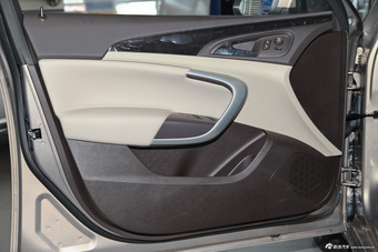 2014款君威2.0自动领先时尚型