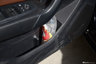 2016款奔腾B90 1.8T自动尊贵型十周年纪念版