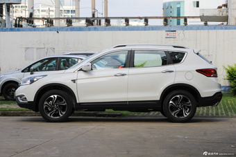 2016款东风风神AX7 1.4T手动智悦型