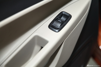 2013款嘉年华三厢1.5L自动时尚型