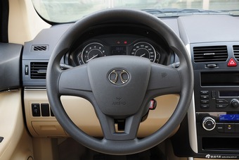 2015款绅宝D20两厢1.5L手动乐天版