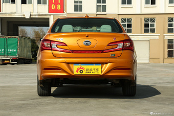 2014款比亚迪秦1.5T旗舰型