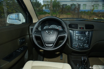 2015款五菱宏光S 1.5L手动超值版