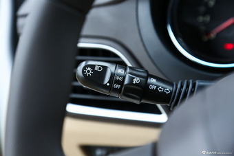 2015款五菱宏光S1 1.5L手动标准型