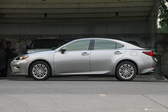 2015款雷克萨斯ES 2.0L自动200舒适版