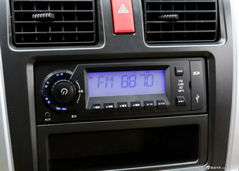 2014款启腾M70 1.2L进取型