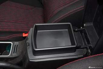 2015款 宝骏560 1.8L手动舒适型