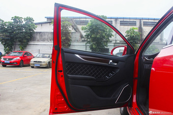 2016款众泰Z500 1.5T手动精英型