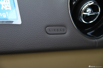 2015款捷豹XJL 2.0T两驱典雅商务版