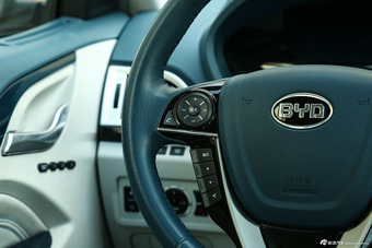 2014款比亚迪秦1.5T旗舰型